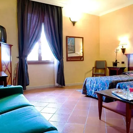 Corona D'Italia Florence Room photo